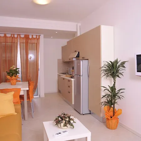 Ξενοδοχείο με διαμερίσματα Perla 4*