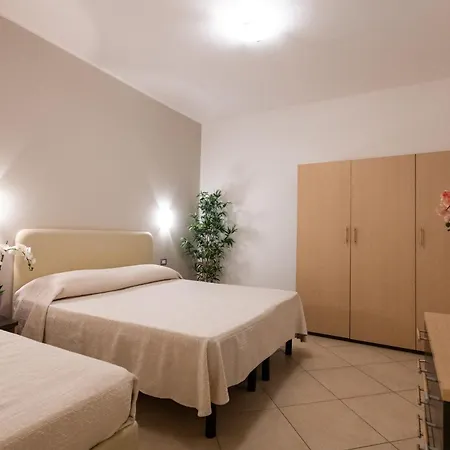 Ξενοδοχείο με διαμερίσματα Perla 4*